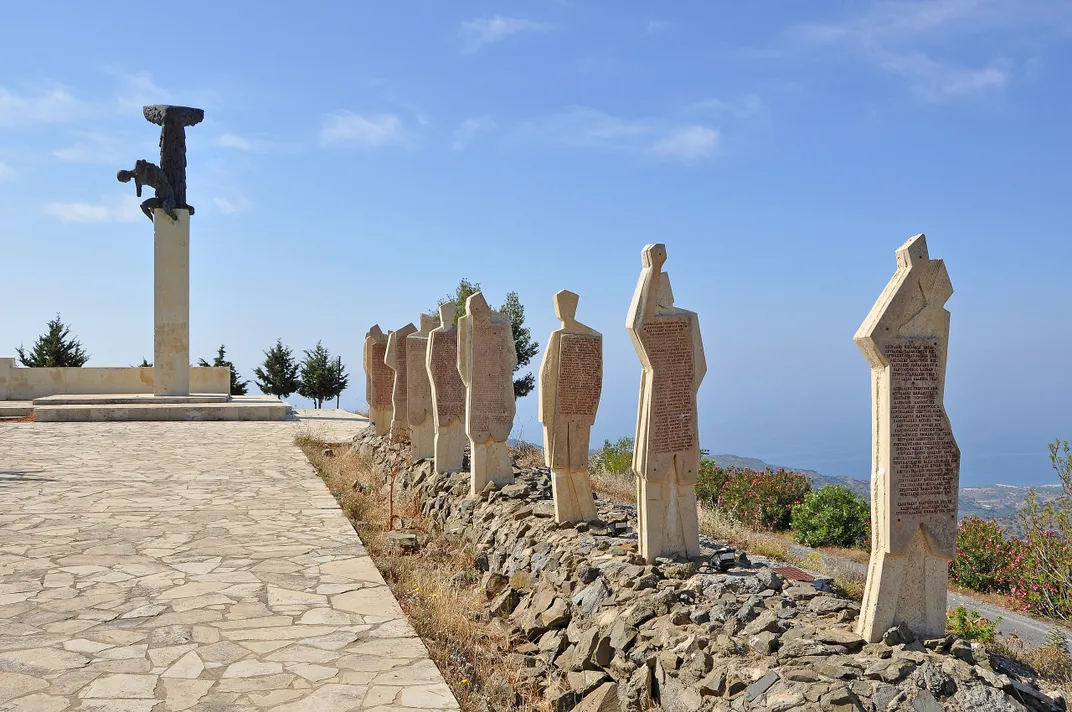 Un memorial pentru victimele masacrelor din Viannos din Amiras, Creta