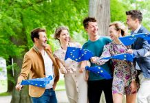 Ce ar trebui sa faca UE pentru a implica tinerii alegatori?